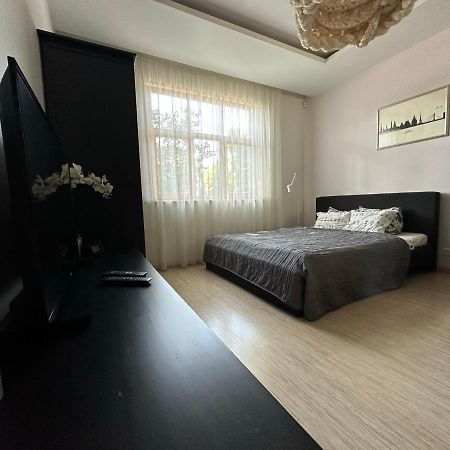 Studio Apartment In Private House Riga Exteriör bild