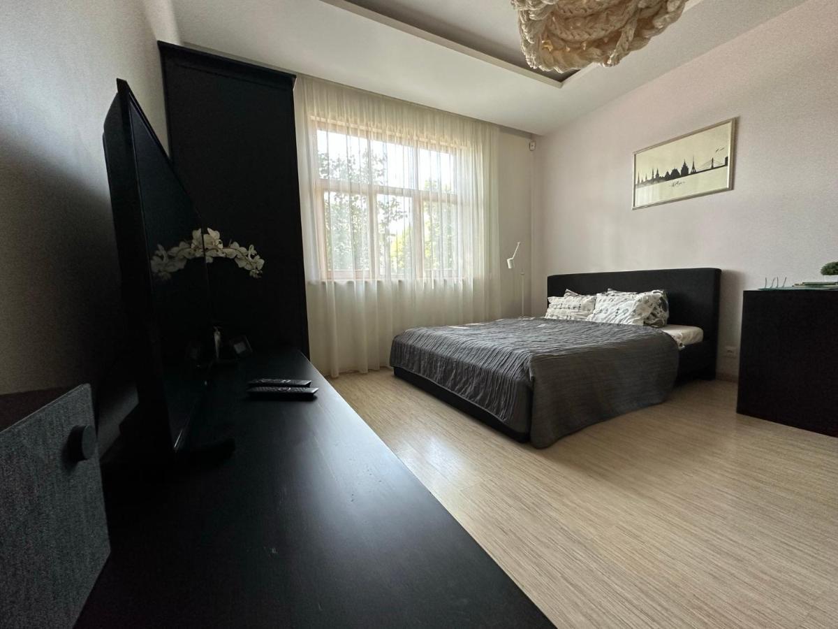Studio Apartment In Private House Riga Exteriör bild